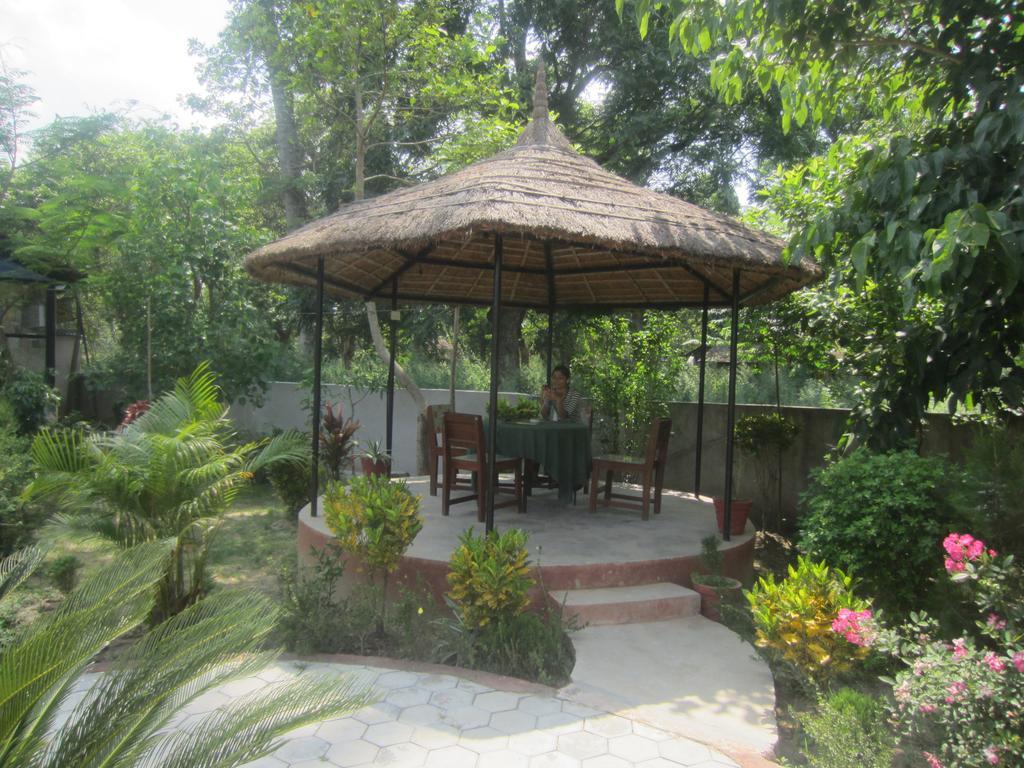 Eco Adventure Resort Sauraha Buitenkant foto