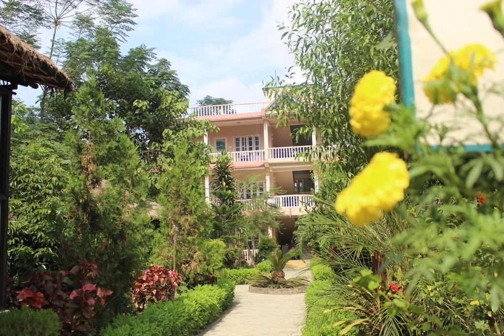 Eco Adventure Resort Sauraha Buitenkant foto