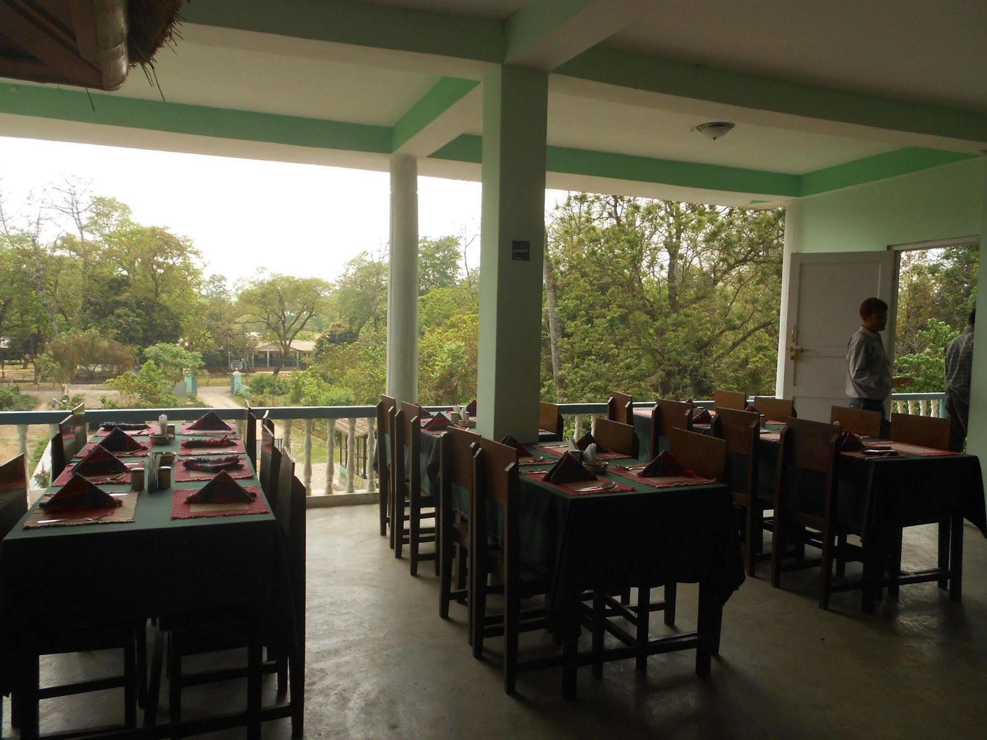 Eco Adventure Resort Sauraha Buitenkant foto