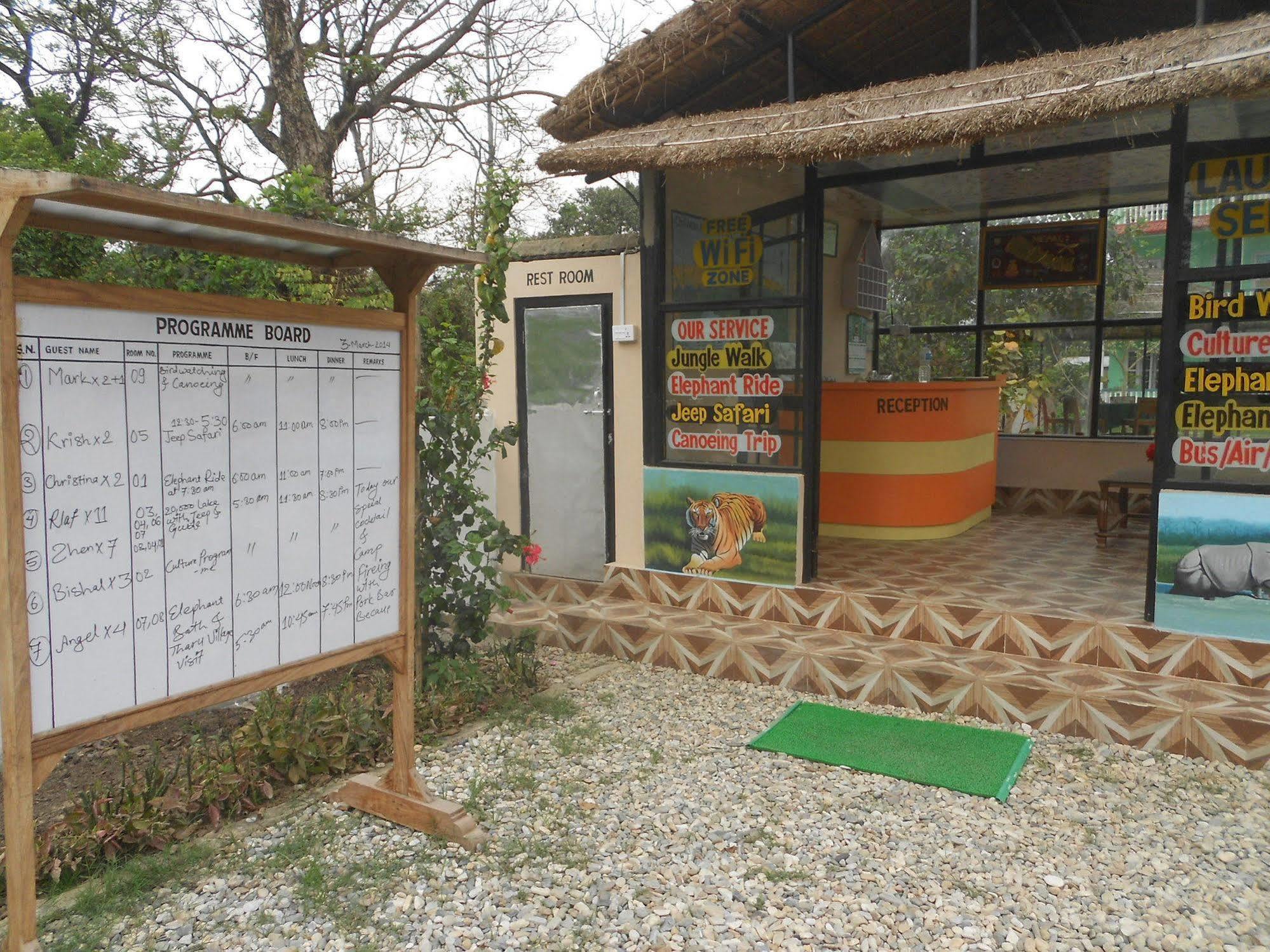 Eco Adventure Resort Sauraha Buitenkant foto